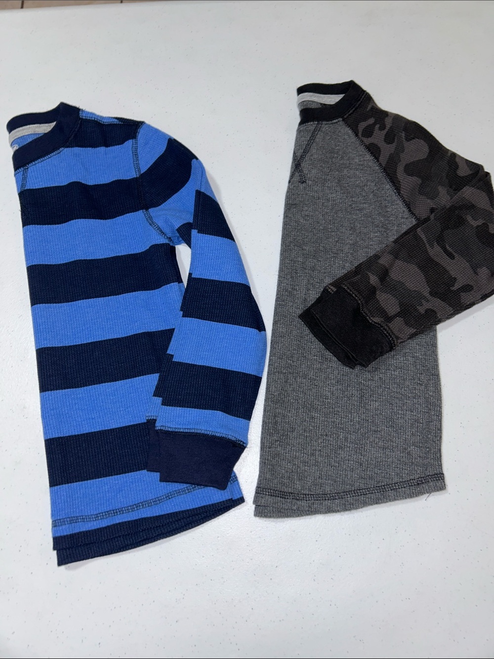 Old Navy Boy’s Long Sleeve Thermal Tops Bundle Size XS (5)